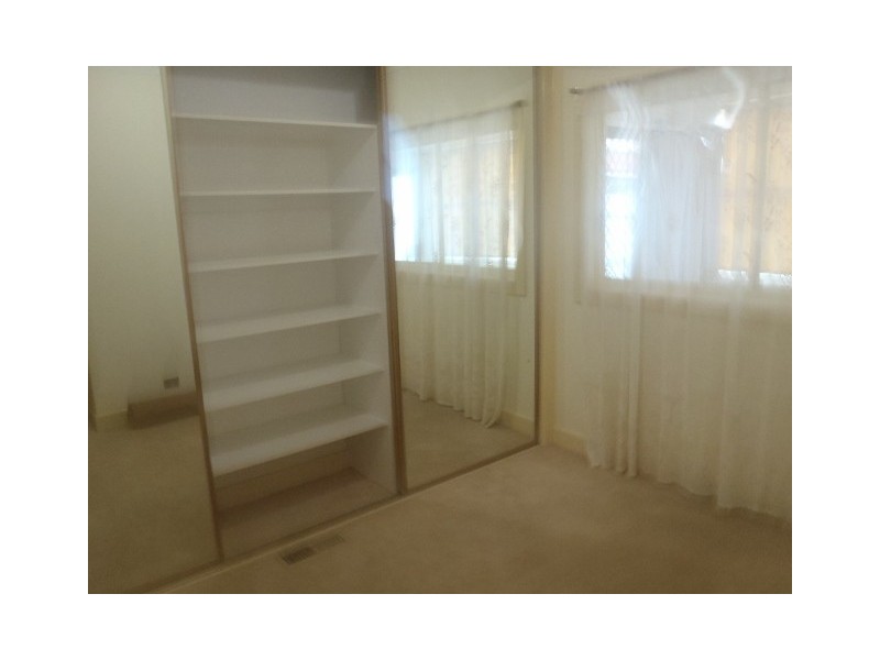 52 East Esplanade, St Albans VIC 3021