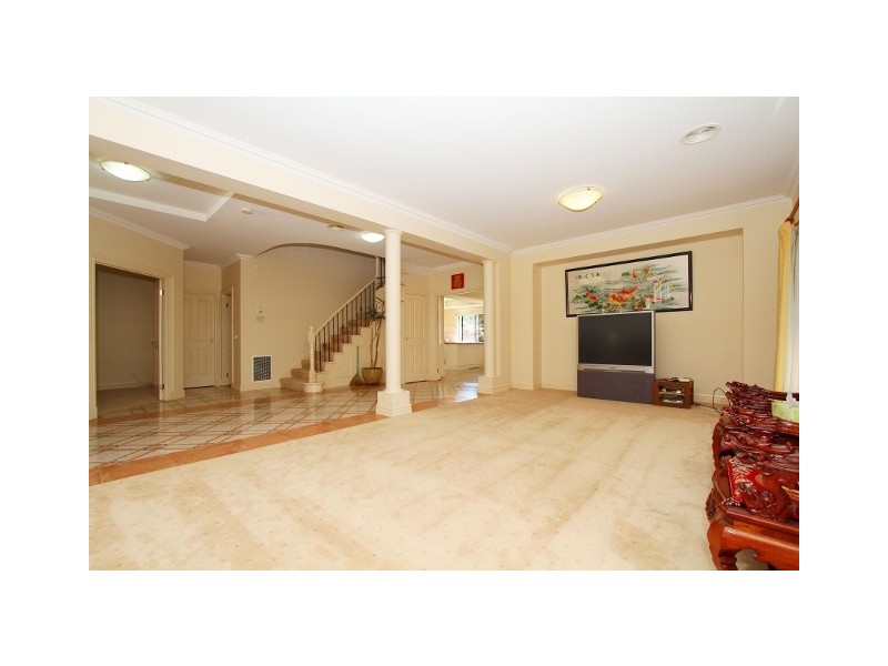 2 Nolan Place, Taylors Lakes VIC 3038