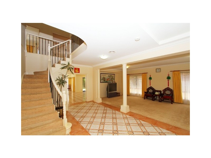 2 Nolan Place, Taylors Lakes VIC 3038