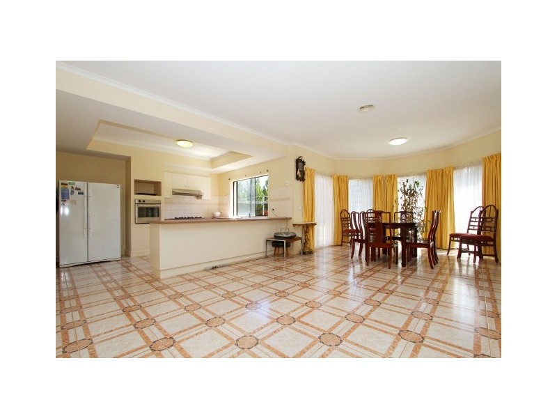 2 Nolan Place, Taylors Lakes VIC 3038