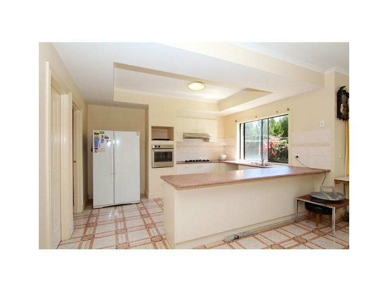 2 Nolan Place, Taylors Lakes VIC 3038