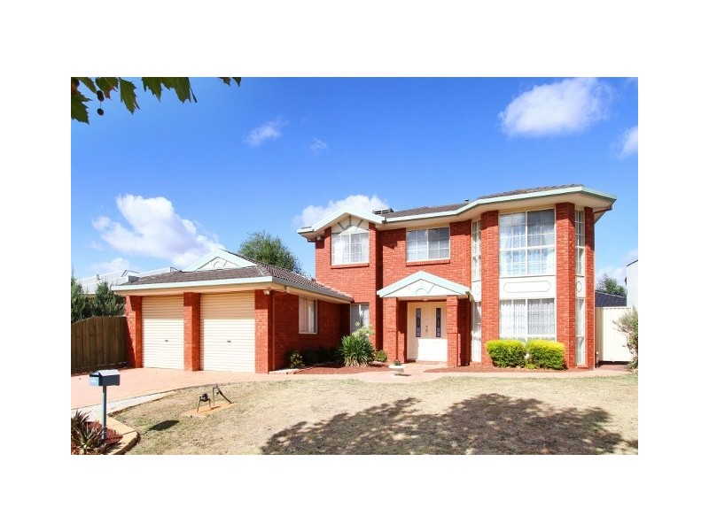 33 McCubbin Drive, Taylors Lakes VIC 3038