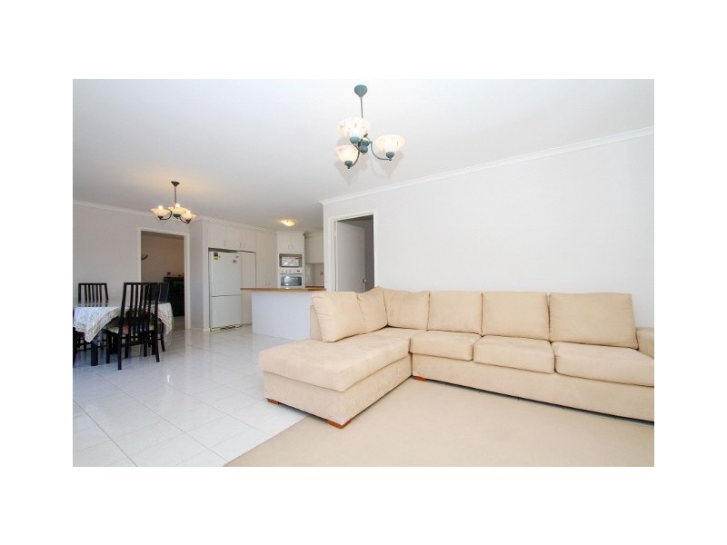 33 McCubbin Drive, Taylors Lakes VIC 3038