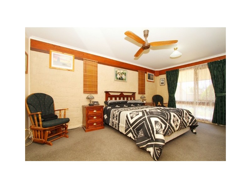 32 Erskine Way, Sydenham VIC 3037