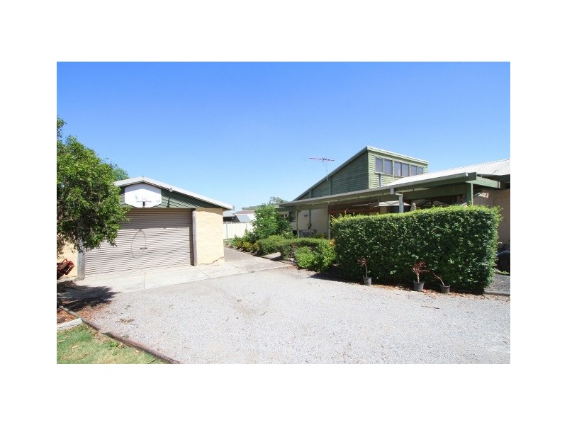 32 Erskine Way, Sydenham VIC 3037
