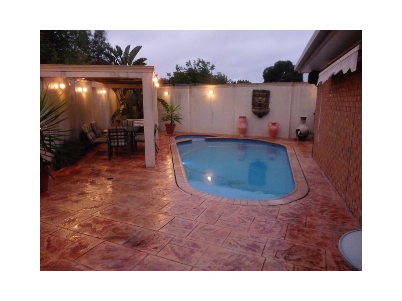 4 Lorac Court, Sydenham VIC 3037