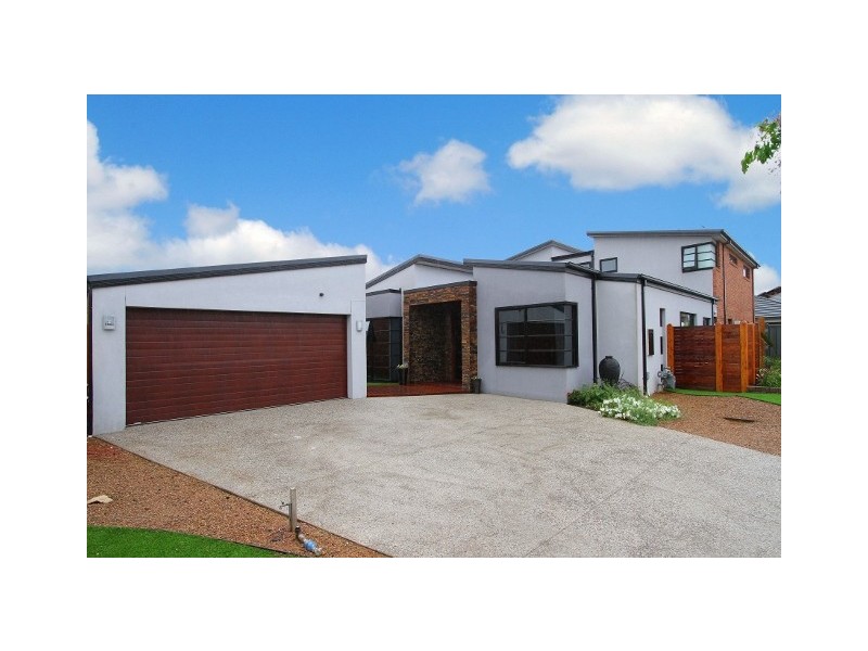 7 Tucker Place, Caroline Springs VIC 3023