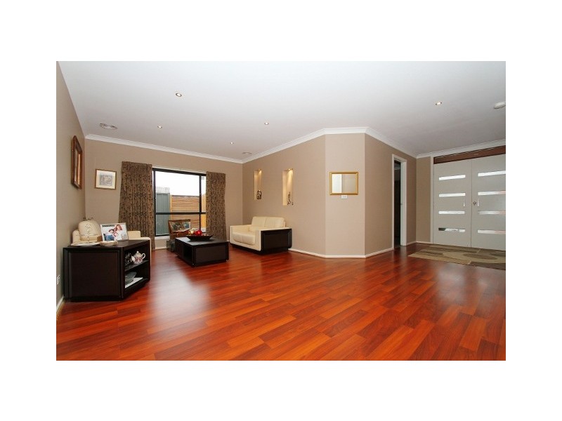 7 Tucker Place, Caroline Springs VIC 3023