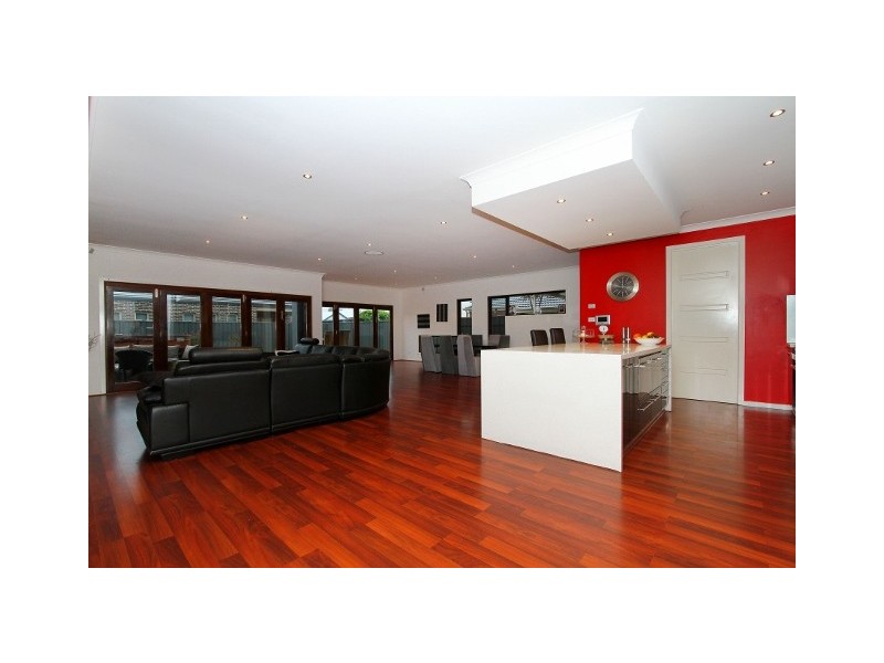 7 Tucker Place, Caroline Springs VIC 3023