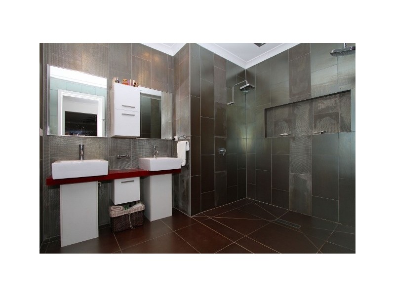 7 Tucker Place, Caroline Springs VIC 3023