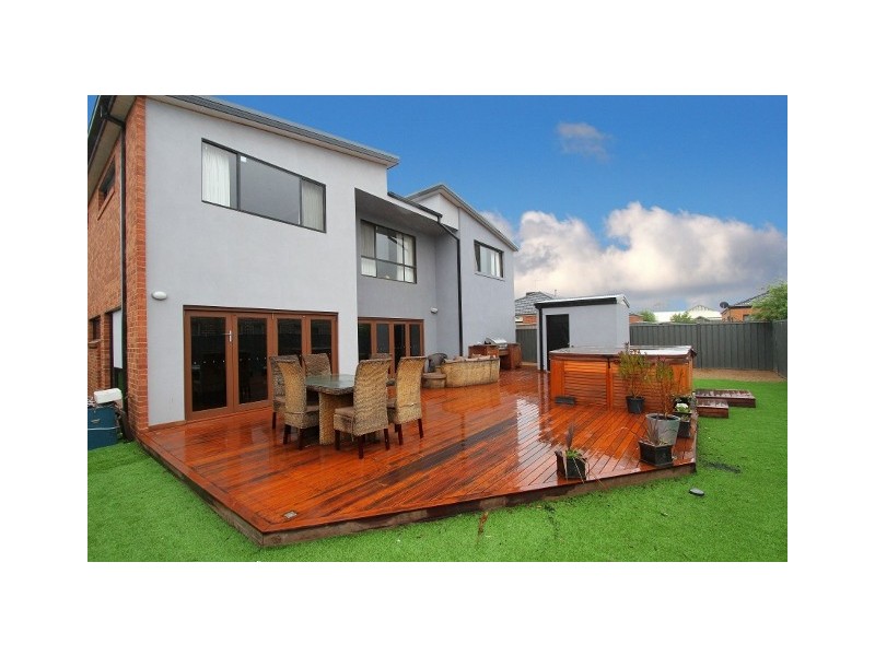 7 Tucker Place, Caroline Springs VIC 3023