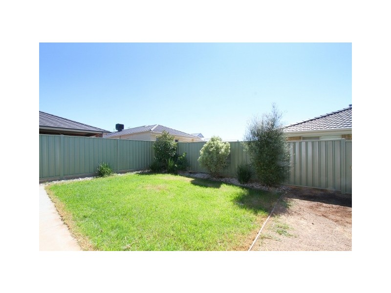 7 Begonia Court, Caroline Springs VIC 3023
