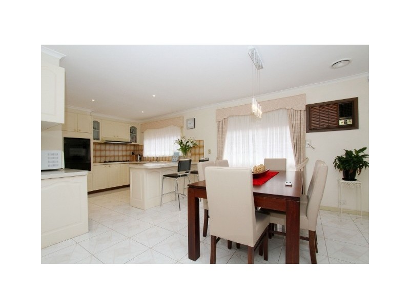 3 Burrowye Crescent, Taylors Lakes VIC 3038