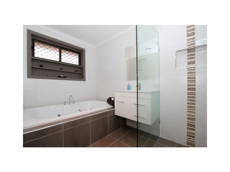 3 Burrowye Crescent, Taylors Lakes VIC 3038