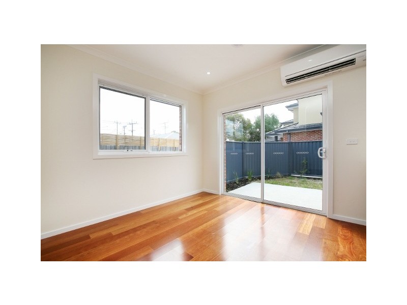 1/110 Fox Street, St Albans VIC 3021