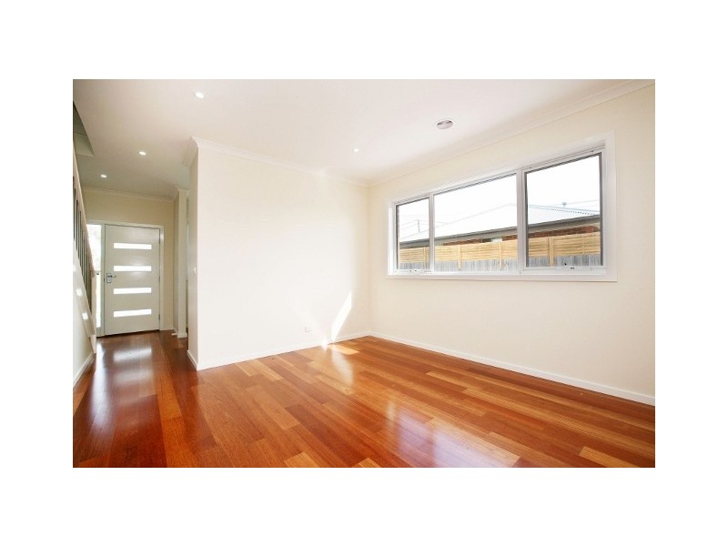 1/110 Fox Street, St Albans VIC 3021
