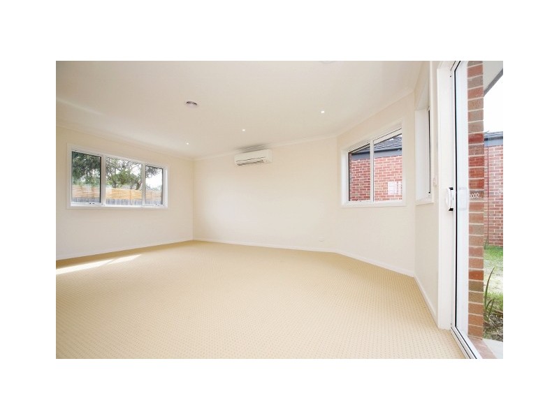 2/110 Fox Street, St Albans VIC 3021