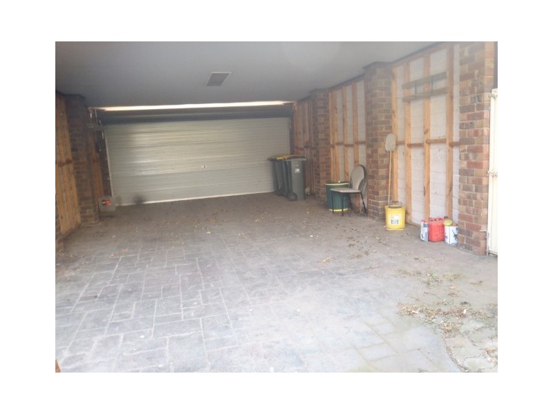 8 Montrose Court, Sydenham VIC 3037