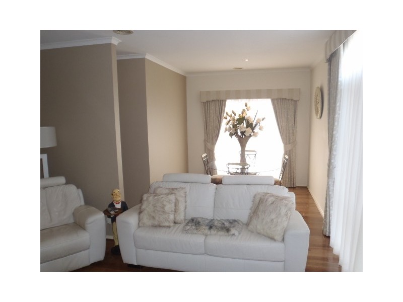 37 Wattletree Drive, Taylors Hill VIC 3037