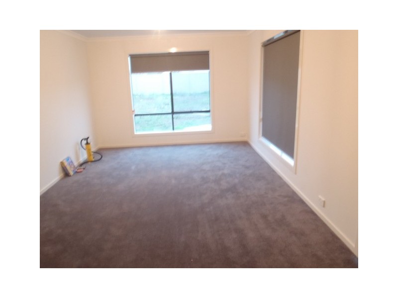 26 Lady Penrhyn Drive, Melton West VIC 3337