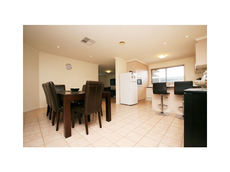 1/549 Kings Road, Taylors Lakes VIC 3038