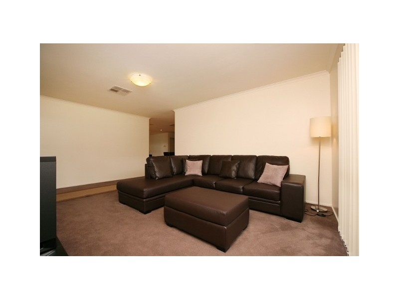 1/549 Kings Road, Taylors Lakes VIC 3038