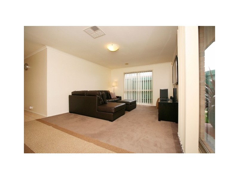 1/549 Kings Road, Taylors Lakes VIC 3038