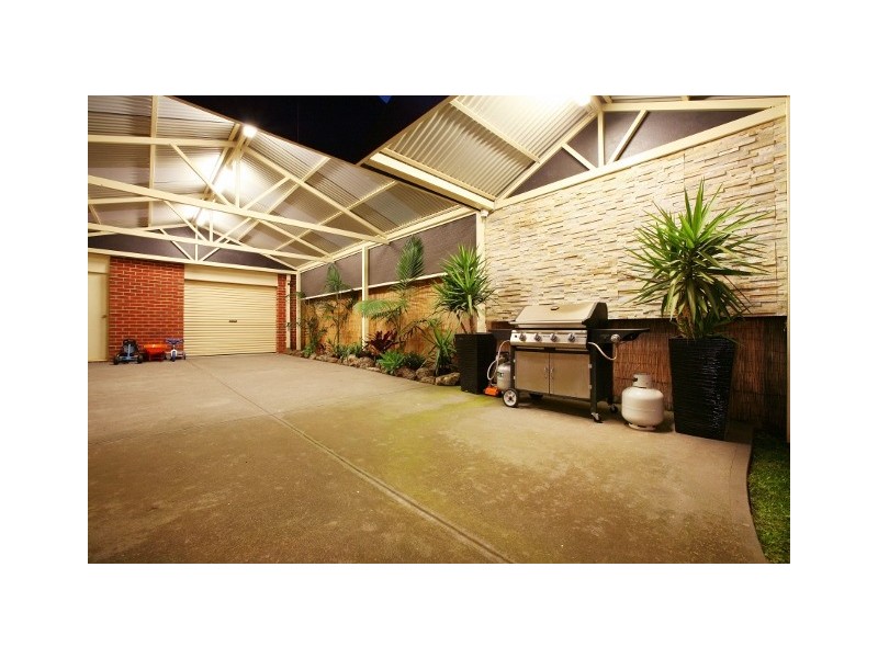 9 Tamora Way, Sydenham VIC 3037