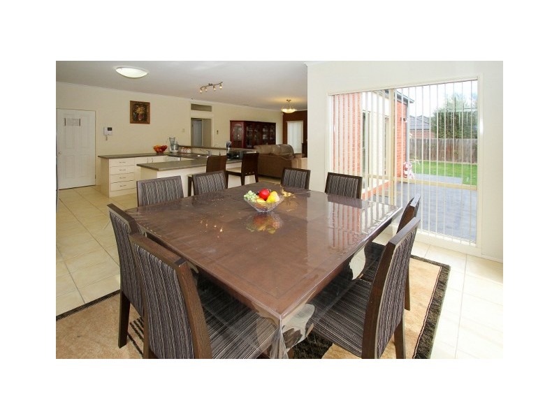 17 Collins Street, Taylors Hill VIC 3037