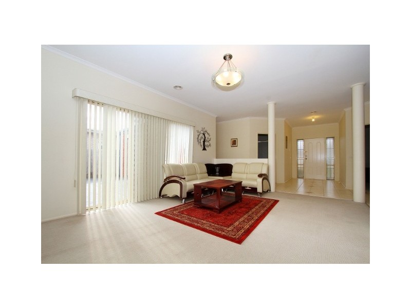 17 Collins Street, Taylors Hill VIC 3037