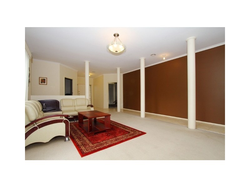 17 Collins Street, Taylors Hill VIC 3037