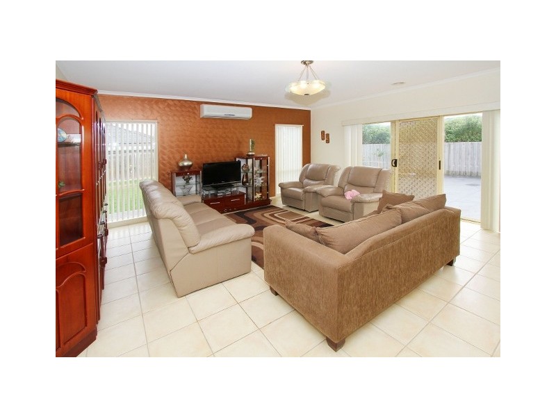 17 Collins Street, Taylors Hill VIC 3037