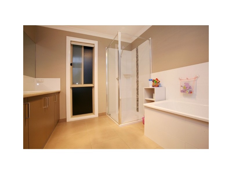 7 Begonia Court, Caroline Springs VIC 3023