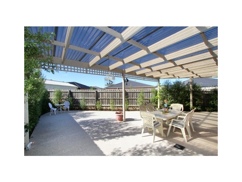 37 Wattletree Drive, Taylors Hill VIC 3037