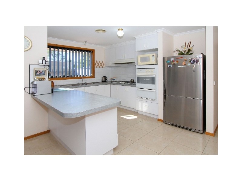 61 John Paul Drive, Hillside VIC 3037