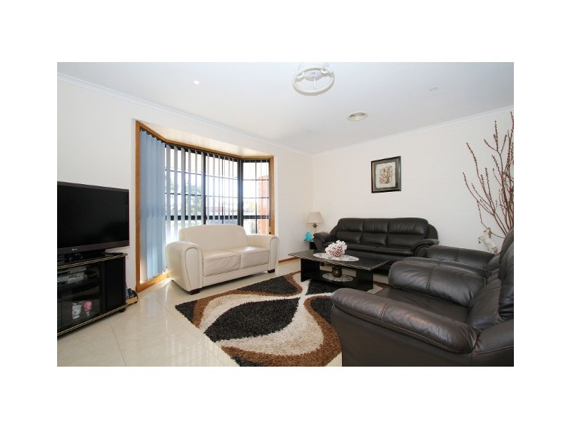 61 John Paul Drive, Hillside VIC 3037