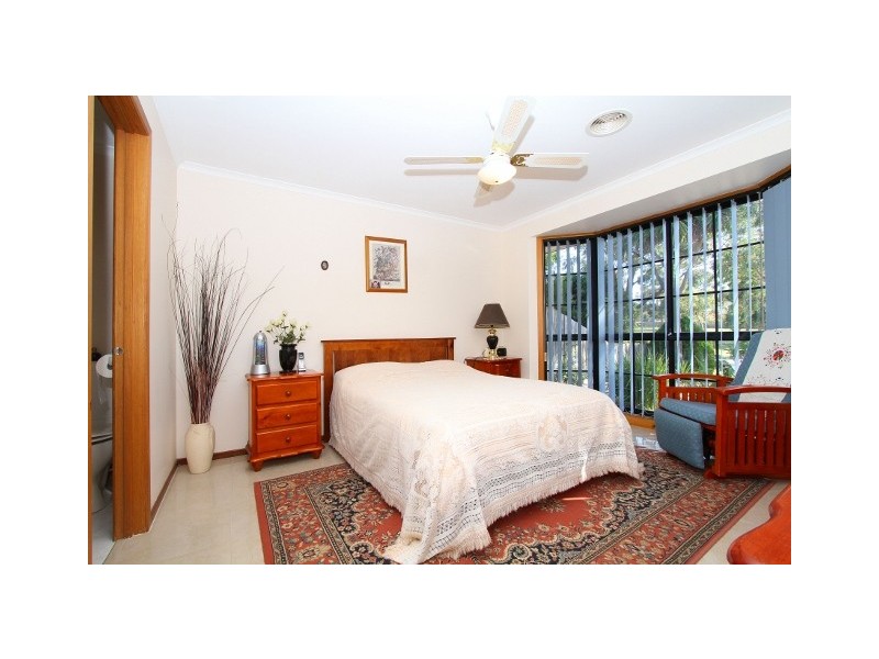 61 John Paul Drive, Hillside VIC 3037