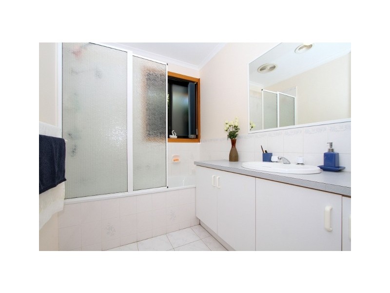 61 John Paul Drive, Hillside VIC 3037