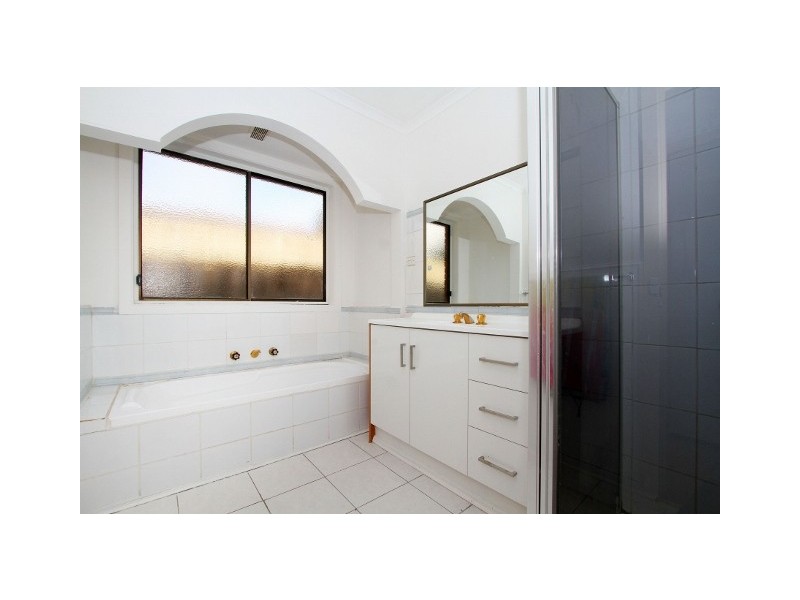 32 Aldershot Drive, Keilor Downs VIC 3038