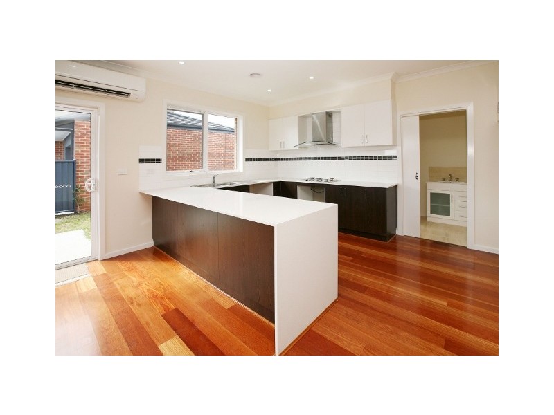 1/110 Fox Street, St Albans VIC 3021