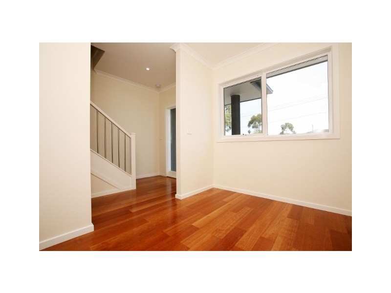 1/110 Fox Street, St Albans VIC 3021