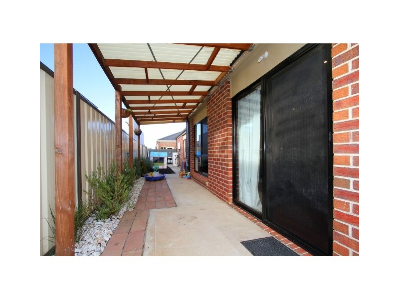 12 Lyons Avenue, Burnside Heights VIC 3023