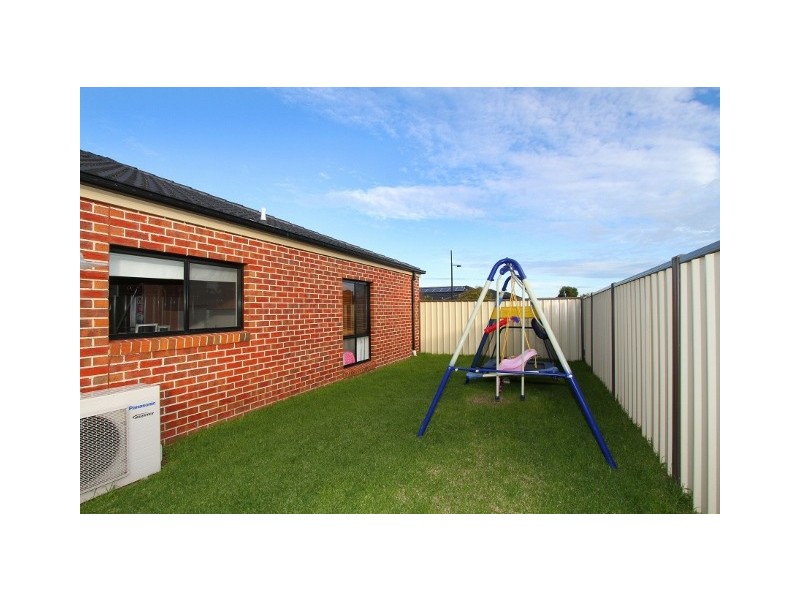 12 Lyons Avenue, Burnside Heights VIC 3023