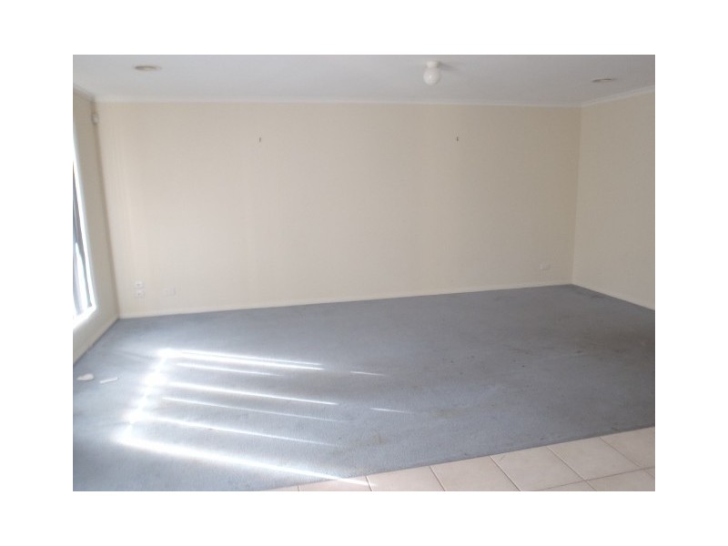 64 Brindalee Way, Hillside VIC 3037