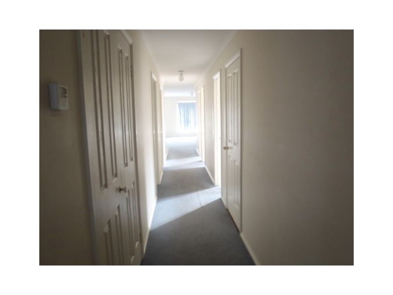 64 Brindalee Way, Hillside VIC 3037