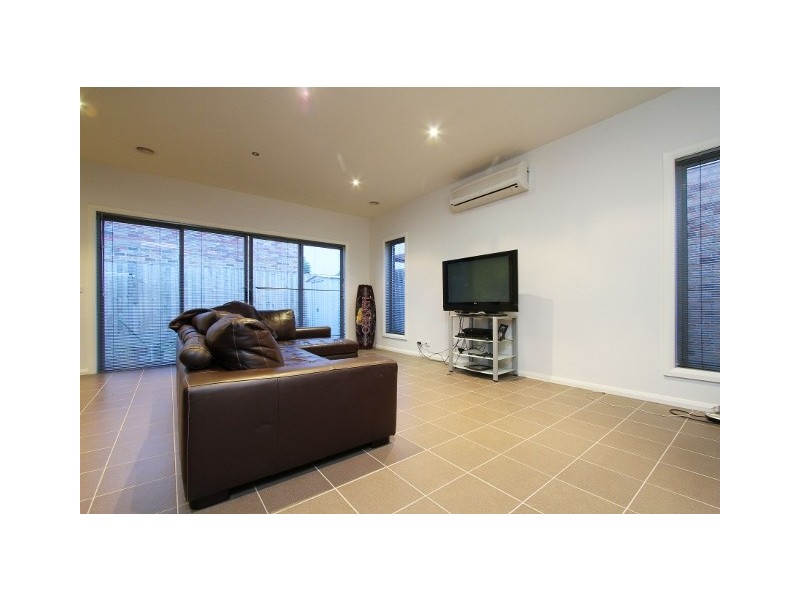 4/38 Buckingham Street, Sydenham VIC 3037