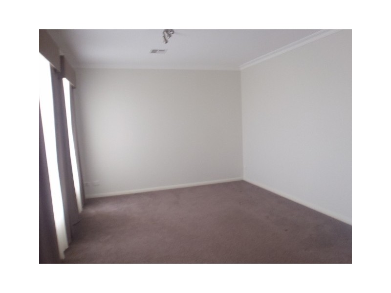 1/19 Silverdene Avenue, Sydenham VIC 3037