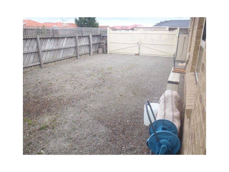 1/19 Silverdene Avenue, Sydenham VIC 3037