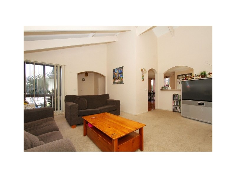 2 Peveril Close, Kings Park VIC 3021