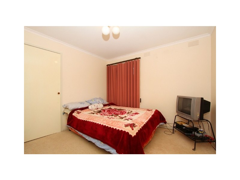 2 Peveril Close, Kings Park VIC 3021